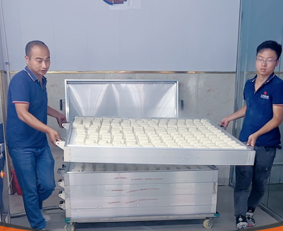 饅頭想實(shí)現(xiàn)流水線作業(yè)，該選什么樣的饅頭機(jī)？