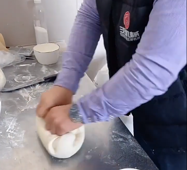 包子餃子一體機(jī)怎么和面